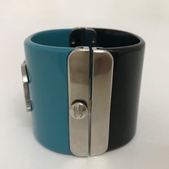 CHANEL Turquoise/Black Resin CC wide Cuff Bracelet - Picture 2 of 13